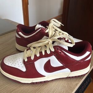 Never Worn Women’s 7.5 Nike Dunk